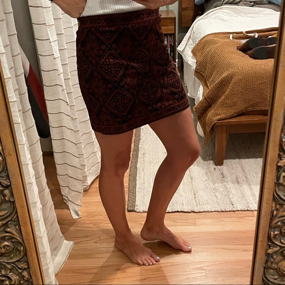 Search for Sanity mini skirt, perfect for Fall! - Picture 4 of 8